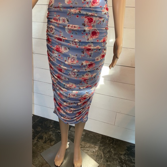 Forever 21 fitted but stretchy dress with built in bra - Picture 6 of 9